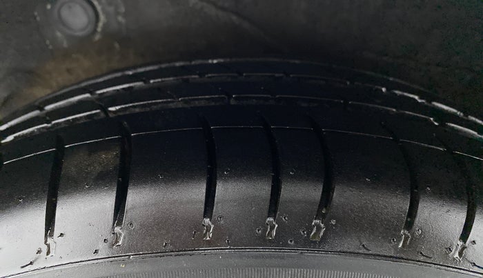 2013 Hyundai i10 MAGNA 1.2, Petrol, Manual, 37,291 km, Right Rear Tyre Tread