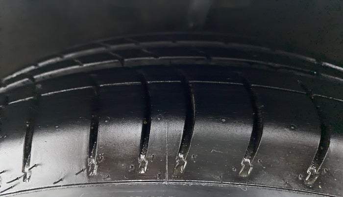 2013 Hyundai i10 MAGNA 1.2, Petrol, Manual, 37,291 km, Right Front Tyre Tread