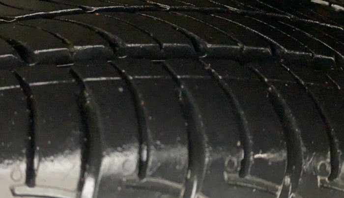 2015 Maruti Celerio VXI AMT, Petrol, Automatic, 1,00,303 km, Left Rear Tyre Tread