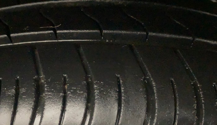 2015 Maruti Celerio VXI AMT, Petrol, Automatic, 1,00,303 km, Right Front Tyre Tread