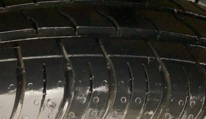 2015 Maruti Celerio VXI AMT, Petrol, Automatic, 1,00,303 km, Right Rear Tyre Tread