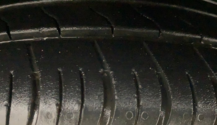 2015 Maruti Celerio VXI AMT, Petrol, Automatic, 1,00,303 km, Left Front Tyre Tread