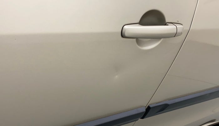2013 Maruti Ertiga ZDI, Diesel, Manual, 61,948 km, Front passenger door - Slightly dented