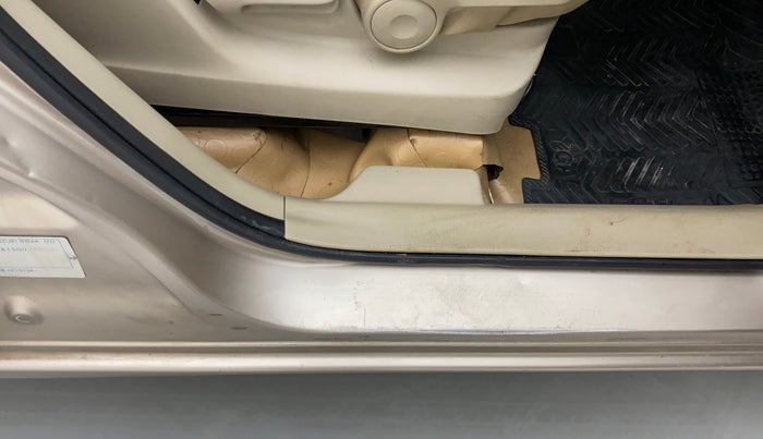 2013 Maruti Ertiga ZDI, Diesel, Manual, 61,948 km, Right running board - Minor scratches