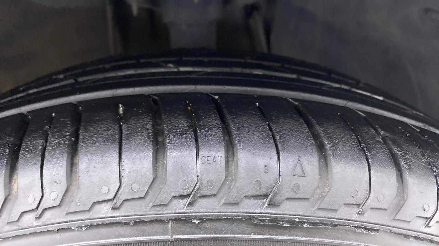 2021 Hyundai NEW I20 ASTA (O) 1.0 TURBO GDI DCT, Petrol, Automatic, 18,015 km, Right Front Tyre Tread