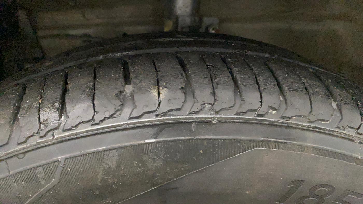 2016 Maruti Ertiga VDI SHVS, Diesel, Manual, 62,105 km, Left Front Tyre Tread