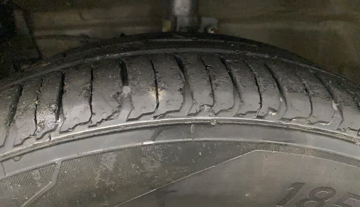 2016 Maruti Ertiga VDI SHVS, Diesel, Manual, 62,105 km, Left Front Tyre Tread