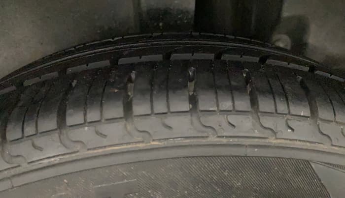 2016 Maruti Ertiga VDI SHVS, Diesel, Manual, 62,105 km, Left Rear Tyre Tread