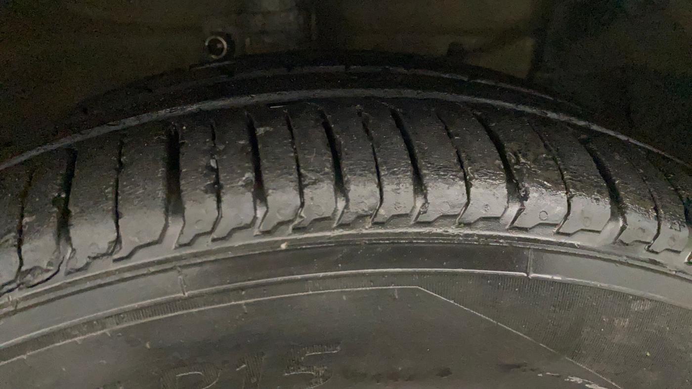 2016 Maruti Ertiga VDI SHVS, Diesel, Manual, 62,105 km, Right Front Tyre Tread