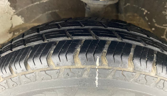 2017 Maruti Alto 800 LXI, Petrol, Manual, 30,136 km, Left Front Tyre Tread