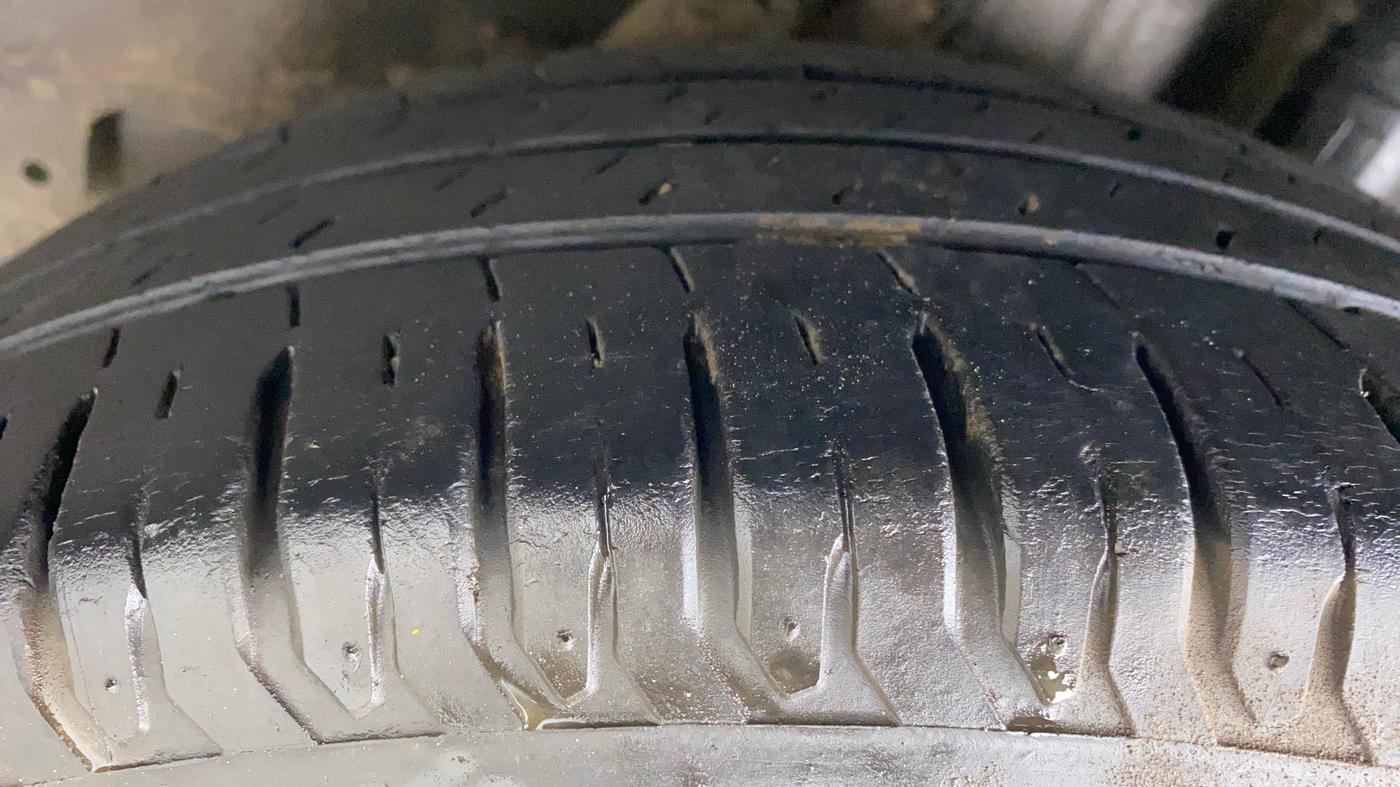 2016 Honda City V MT PETROL, CNG, Manual, 88,187 km, Left Rear Tyre Tread