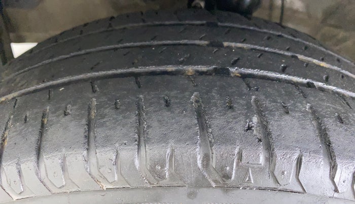 2016 Honda City V MT PETROL, CNG, Manual, 88,187 km, Left Front Tyre Tread