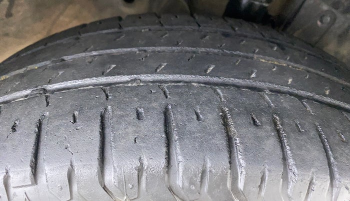 2016 Honda City V MT PETROL, CNG, Manual, 88,187 km, Right Front Tyre Tread