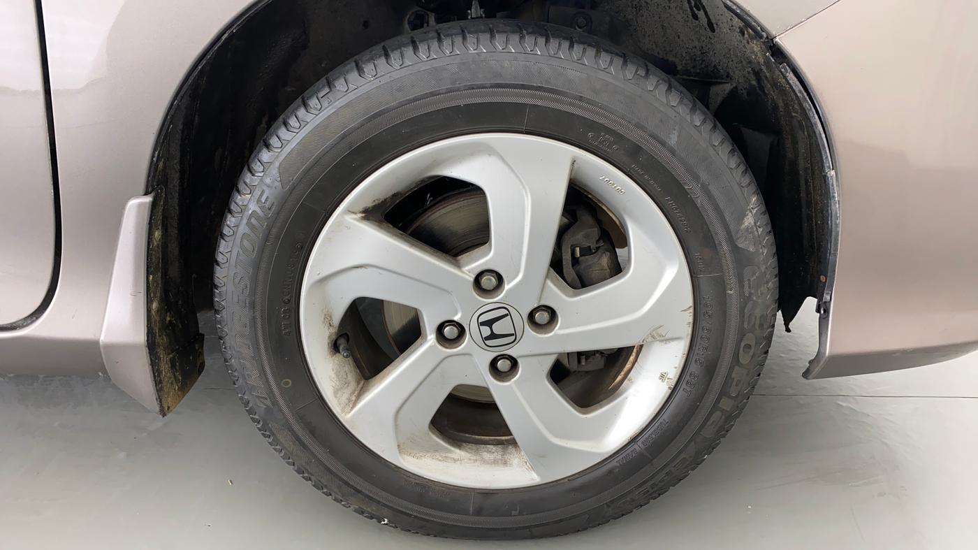 2016 Honda City V MT PETROL, CNG, Manual, 88,187 km, Right Front Wheel