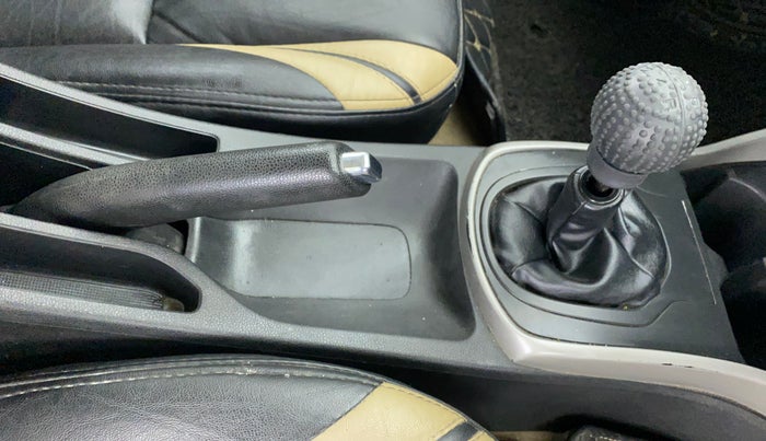 2016 Honda City V MT PETROL, CNG, Manual, 88,187 km, Gear Lever