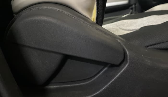 2024 Nissan MAGNITE XE, Petrol, Manual, 40,703 km, Driver Side Adjustment Panel