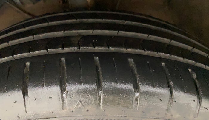 2023 Toyota Glanza V AMT, Petrol, Automatic, 7,834 km, Left Front Tyre Tread