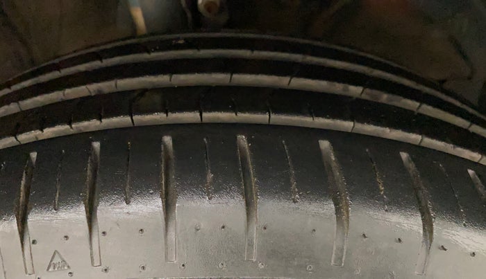 2023 Toyota Glanza V AMT, Petrol, Automatic, 7,834 km, Right Front Tyre Tread