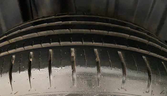 2023 Toyota Glanza V AMT, Petrol, Automatic, 7,834 km, Right Rear Tyre Tread