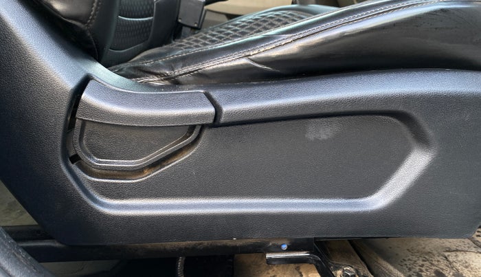 2023 Hyundai VENUE S 1.2, CNG, Manual, 80,351 km, Driver Side Adjustment Panel