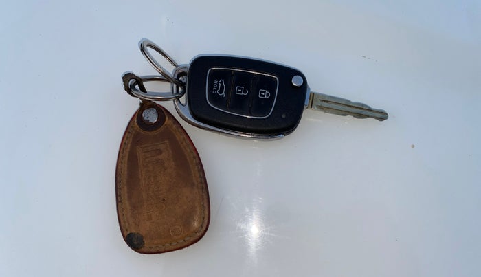 2023 Hyundai VENUE S 1.2, CNG, Manual, 80,351 km, Key Close Up