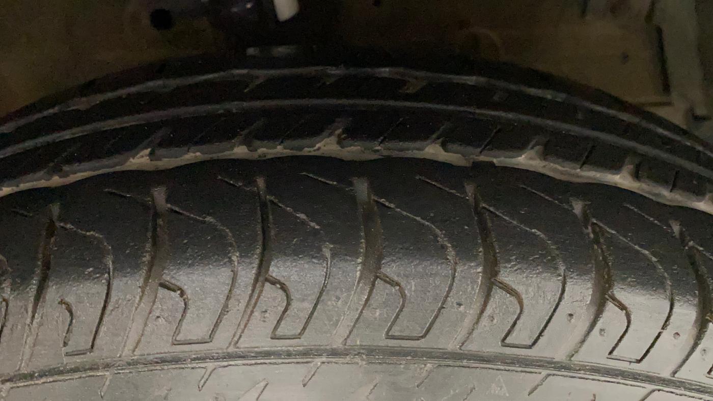 2013 Maruti Swift VDI, Diesel, Manual, 22,383 km, Right Front Tyre Tread