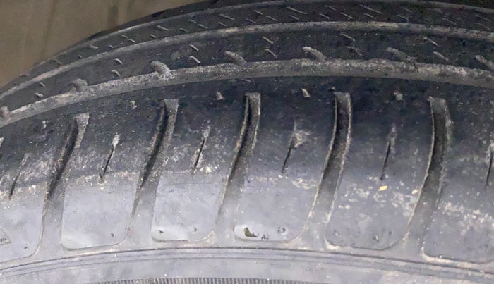 2018 Maruti Swift VXI, Petrol, Manual, 64,568 km, Right Front Tyre Tread