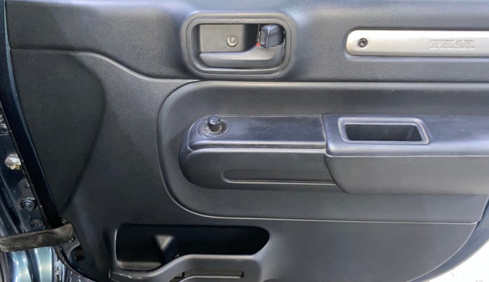 2022 Mahindra Thar LX HT PETROL 4WD MT, Petrol, Manual, 52,058 km, Driver Side Door Panels Control