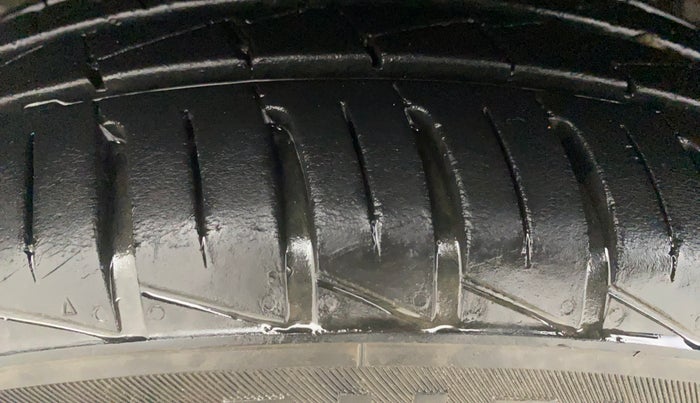 2022 Renault Kwid CLIMBER 1.0 AMT (O), Petrol, Automatic, 15,215 km, Right Rear Tyre Tread