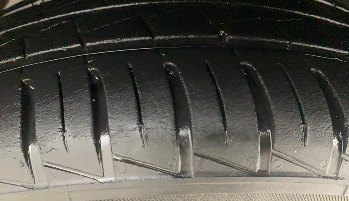 2022 Renault Kwid CLIMBER 1.0 AMT (O), Petrol, Automatic, 15,215 km, Left Rear Tyre Tread