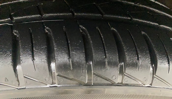 2022 Renault Kwid CLIMBER 1.0 AMT (O), Petrol, Automatic, 15,215 km, Left Front Tyre Tread