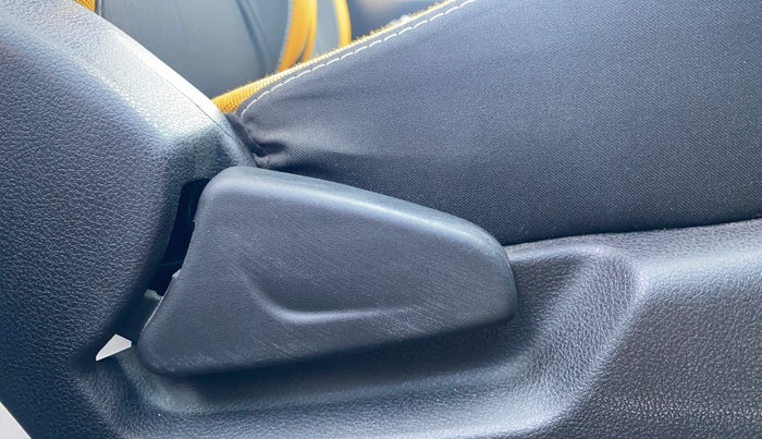 2022 Renault Kwid CLIMBER 1.0 AMT (O), Petrol, Automatic, 15,215 km, Driver Side Adjustment Panel