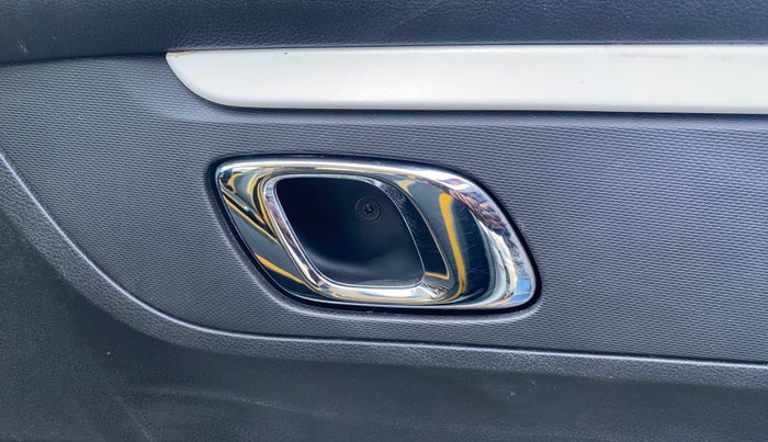 2022 Renault Kwid CLIMBER 1.0 AMT (O), Petrol, Automatic, 15,215 km, Driver Side Door Panels Control