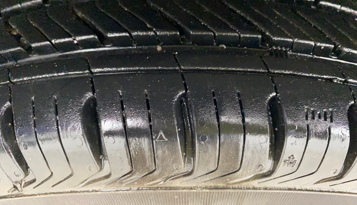 2018 Renault Kwid CLIMBER 1.0, Petrol, Manual, 65,800 km, Left Front Tyre Tread