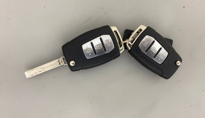 2020 Mahindra XUV300 W6 1.5 DIESEL, Diesel, Manual, 31,072 km, Key Close Up