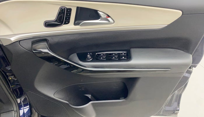 2023 Mahindra XUV700 AX 7 LUXURY P AT 7 STR, Petrol, Automatic, 14,828 km, Driver Side Door Panels Control