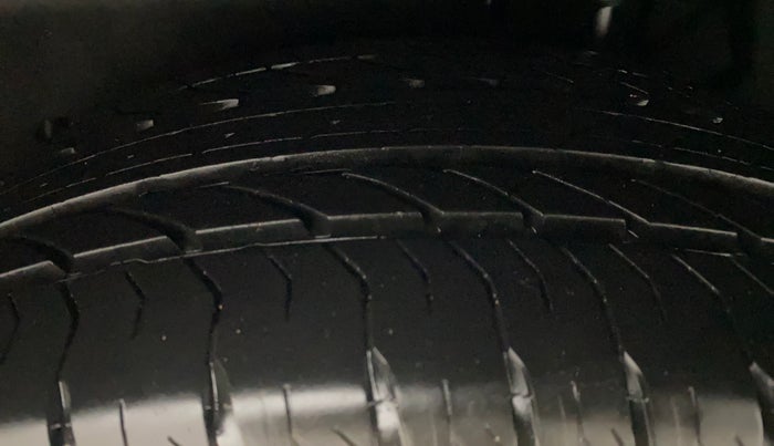 2023 Mahindra XUV700 AX 7 LUXURY P AT 7 STR, Petrol, Automatic, 14,828 km, Left Rear Tyre Tread