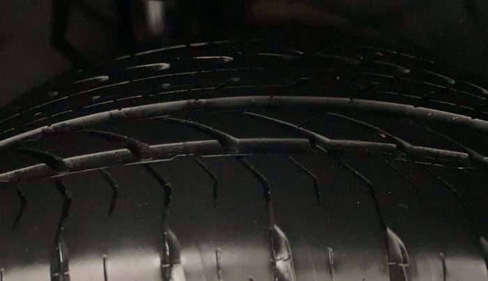 2023 Mahindra XUV700 AX 7 LUXURY P AT 7 STR, Petrol, Automatic, 14,828 km, Right Rear Tyre Tread