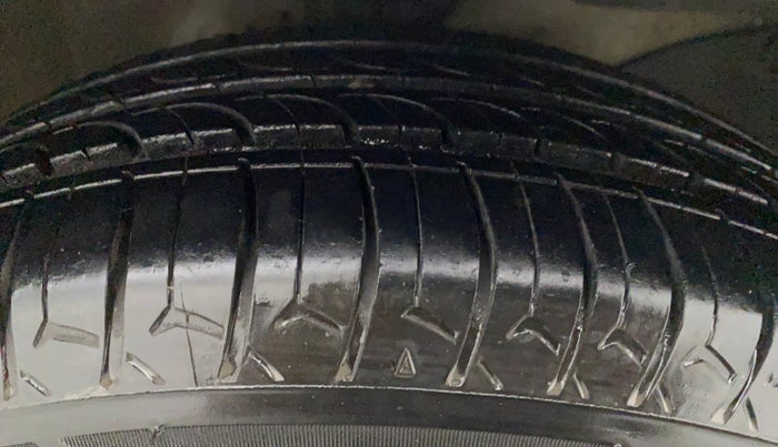 2013 Honda Amaze 1.2L I-VTEC S, CNG, Manual, 1,07,725 km, Right Front Tyre Tread