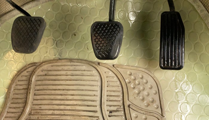 2013 Honda Amaze 1.2L I-VTEC S, CNG, Manual, 1,07,725 km, Pedals