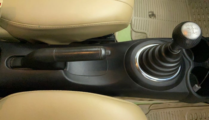 2013 Honda Amaze 1.2L I-VTEC S, CNG, Manual, 1,07,725 km, Gear Lever