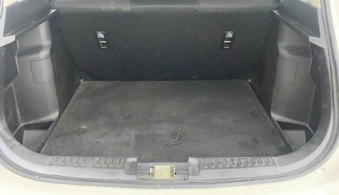 2022 Maruti Vitara Brezza LXI, Petrol, Manual, 70,799 km, Boot Inside