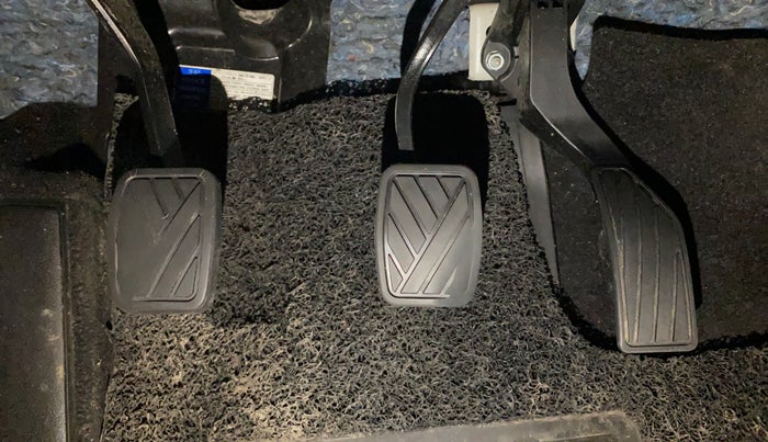 2022 Maruti Vitara Brezza LXI, Petrol, Manual, 70,799 km, Pedals