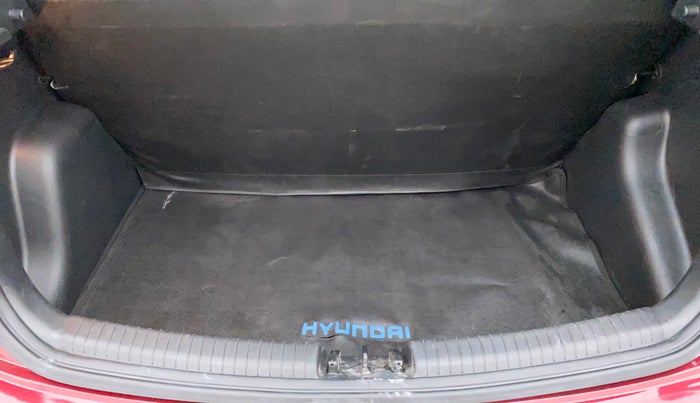 2016 Hyundai Grand i10 ASTA (O) 1.2 KAPPA VTVT, Petrol, Manual, 32,226 km, Boot Inside