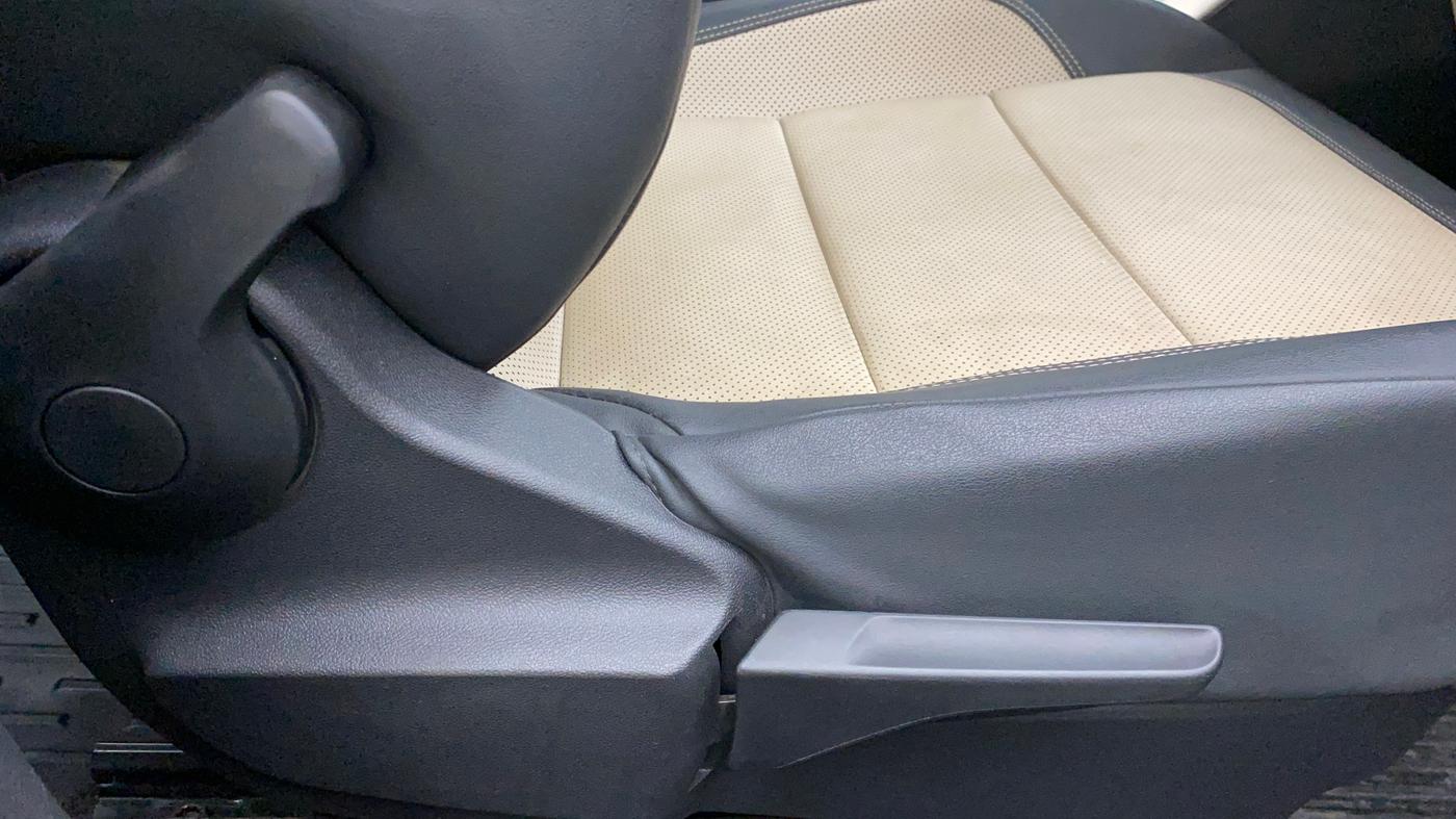 2023 Volkswagen VIRTUS TOPLINE TSI 1.0 AT, Petrol, Automatic, 13,967 km, Driver Side Adjustment Panel
