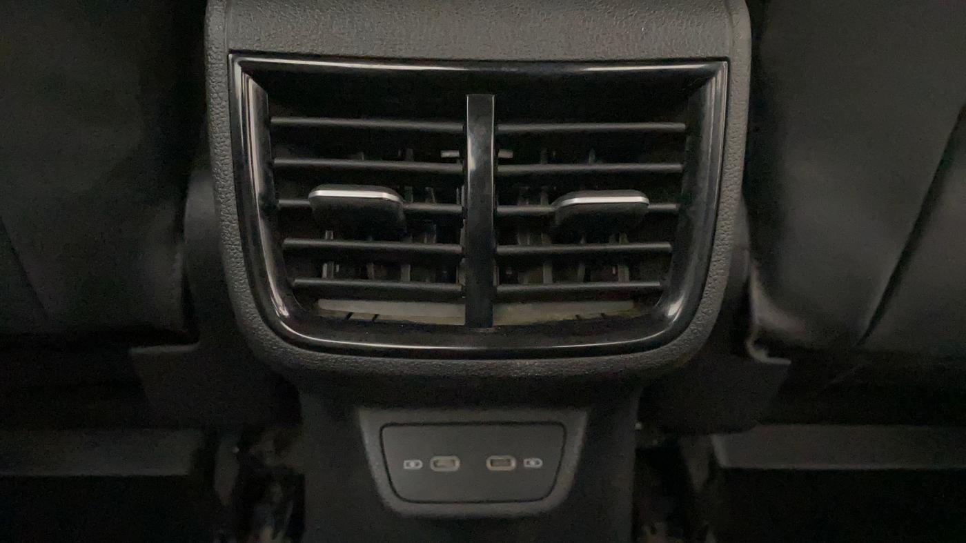 2023 Volkswagen VIRTUS TOPLINE TSI 1.0 AT, Petrol, Automatic, 13,967 km, Rear AC Vents