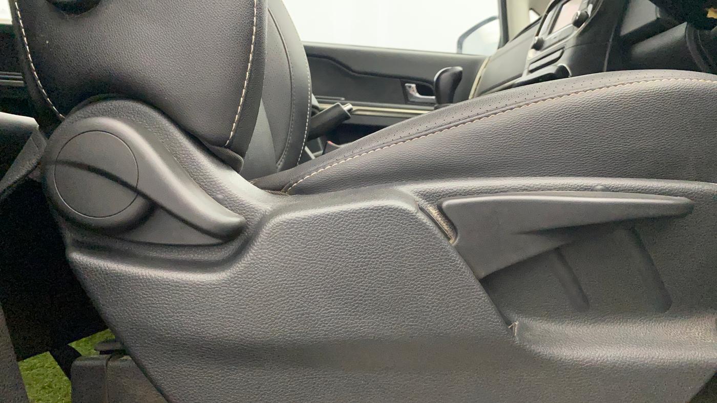 2018 Tata Hexa XT 4X2 7 STR, Diesel, Manual, 18,221 km, Driver Side Adjustment Panel