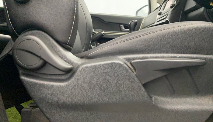 2018 Tata Hexa XT 4X2 7 STR, Diesel, Manual, 18,221 km, Driver Side Adjustment Panel