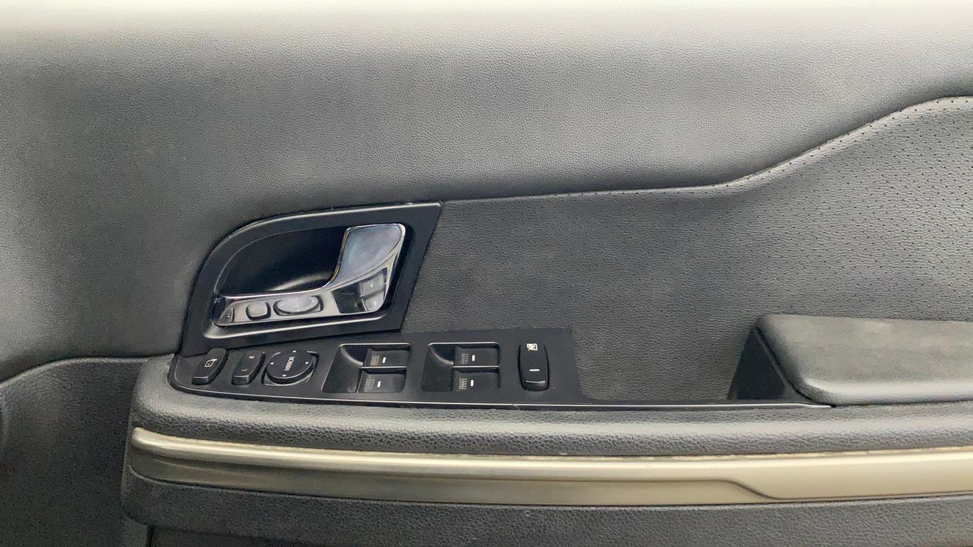 2018 Tata Hexa XT 4X2 7 STR, Diesel, Manual, 18,221 km, Driver Side Door Panels Control