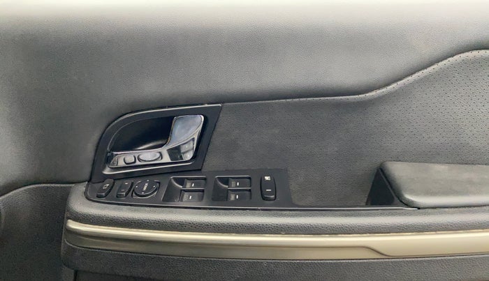 2018 Tata Hexa XT 4X2 7 STR, Diesel, Manual, 18,221 km, Driver Side Door Panels Control